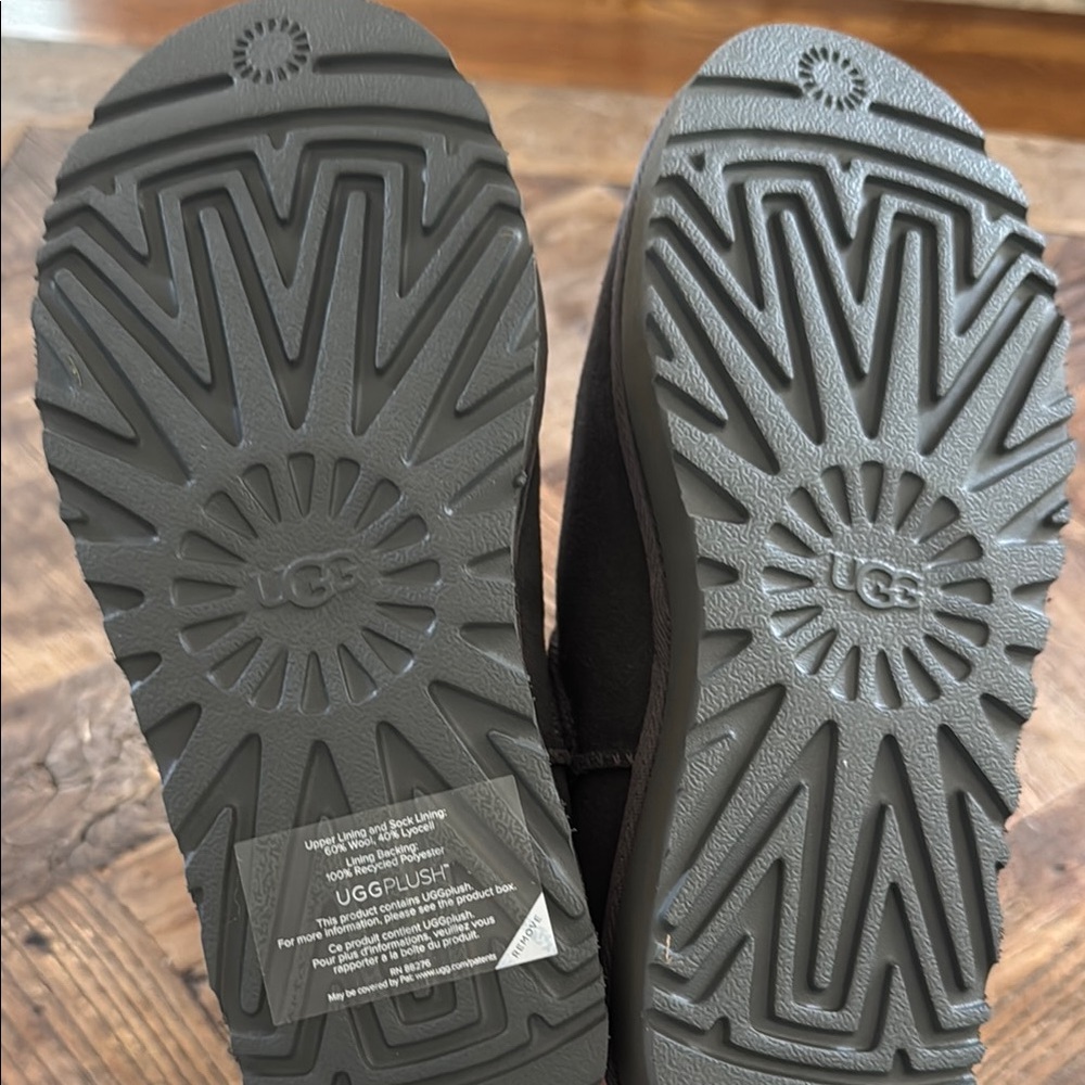UGG Charcoal Suede Slippers New in Box - Picture 2 of 7